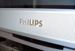 800px Philips logo on widescreen(240x164) Philips, tek seferde 27 tasarım ödülü aldı