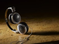 AKG kulaklıklar ile kulaklarınızın pası silinecek