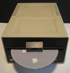 2-22-09-mac_mini_apple_2_drive