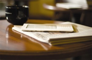 amazon-kindle-2-newspaper-table