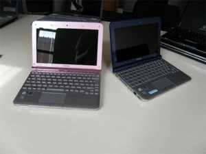 pink-blue-toshiba-nb200