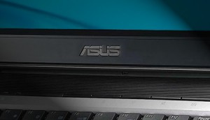 asus-logo-on-machine-rm-eng