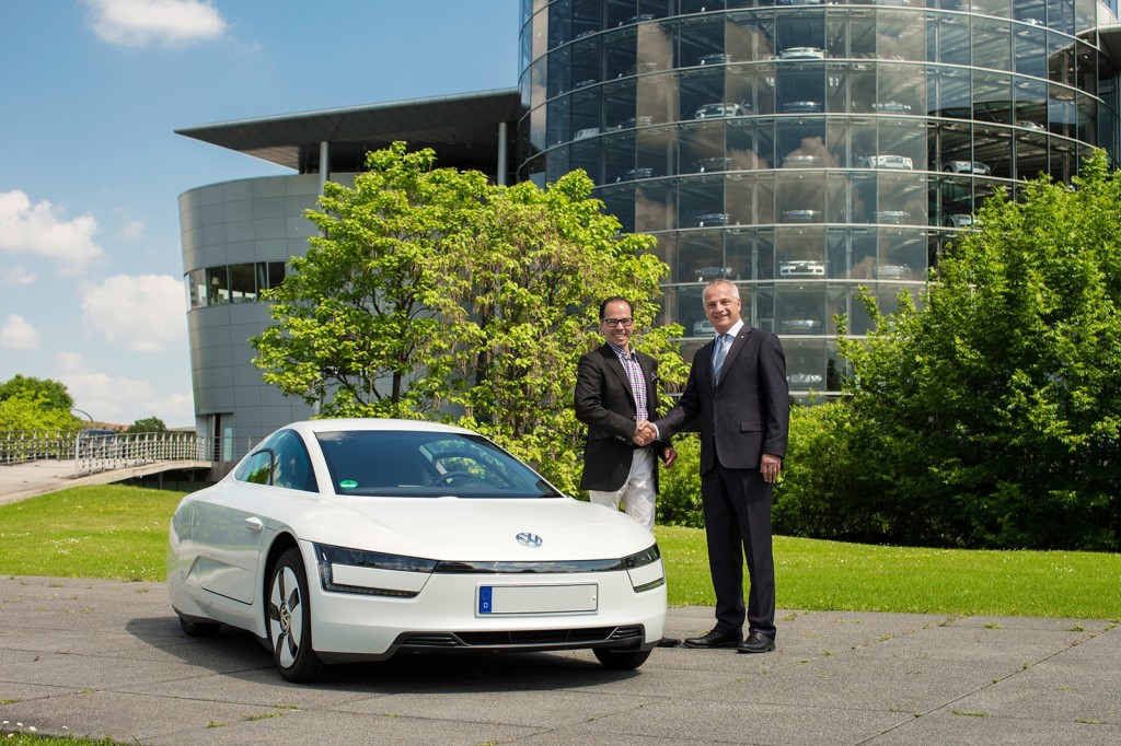 Volkswagen liefert ersten XL1 aus