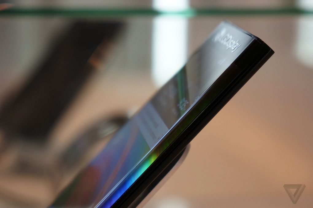 lg-display-active-bending-oled-080115-4