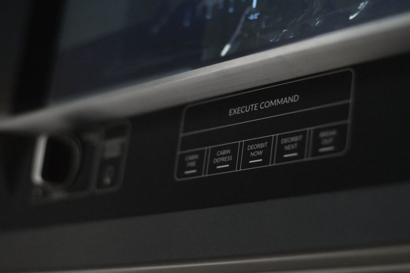 spacex-crew-dragon-kabin-110915-4