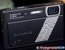 Olympus'tan şık bir fotoğraf makinesi: mju 1040 Crystal