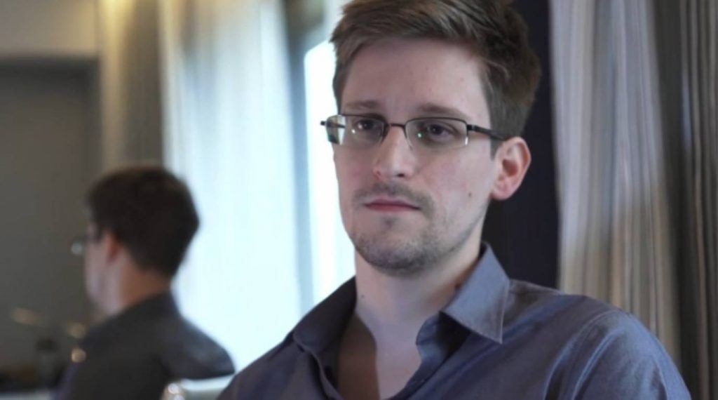 Edward-Snowden-290915