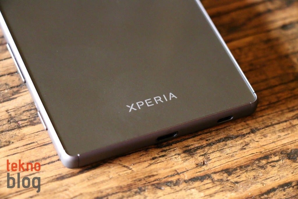 Sony Xperia XZ2 Compact ve Xperia Z5 Compact yan yana görüntülendi
