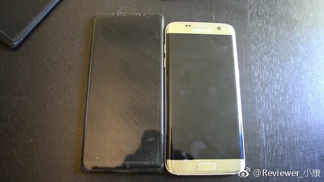 Galaxy Note 8 maketi ekran altına yerleştirilmiş parmak izi tarayıcısını işaret ediyor