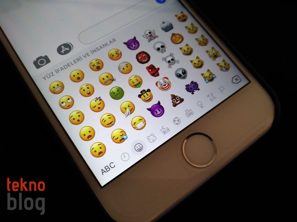 Apple iOS 11.1 ile birlikte gelecek yeni emojileri gösterdi