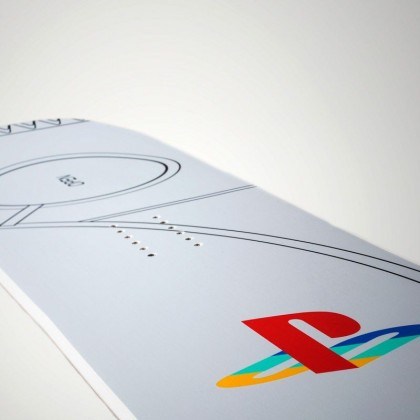 Sony'den PlayStation 1 temalı özel snowboard tahtası