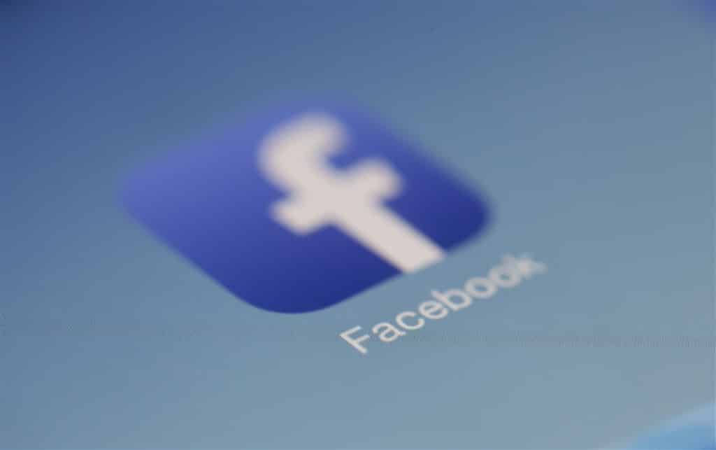 Facebook'tan Güvenli İnternet Günü'nde anne ve babalara ipuçları