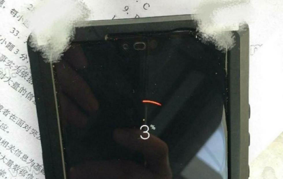 Huawei P20 sızıntısı ekran üstündeki çentiği ve üç lensli arka kamerayı gösteriyor