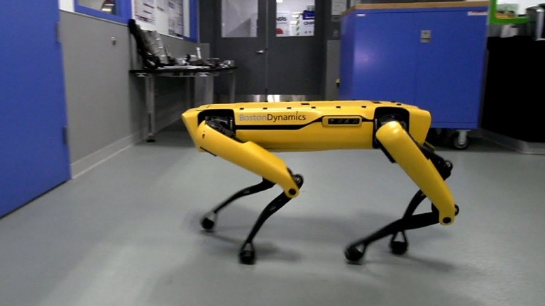 Boston Dynamics’in robotu kapıyı açıyor, arkadaşı için onu tutuyor – Video Boston Dynamics’in robotu kapıyı açıyor, arkadaşı için onu tutuyor – Video