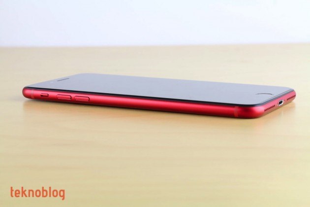 Video: Kırmızı iPhone 8 Plus Kutusundan Çıkıyor (Ön İnceleme)