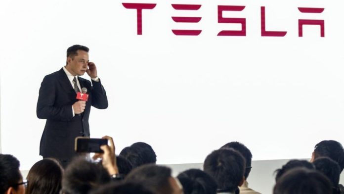 Elon Musk Tesla'yı borsadan çekmek için kaynak arıyor