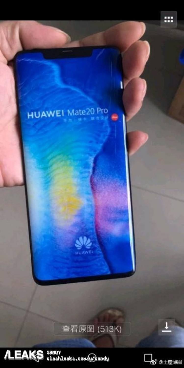 Huawei Mate 20 Pro maketi inceltilmiş kenarları öne çıkarıyor