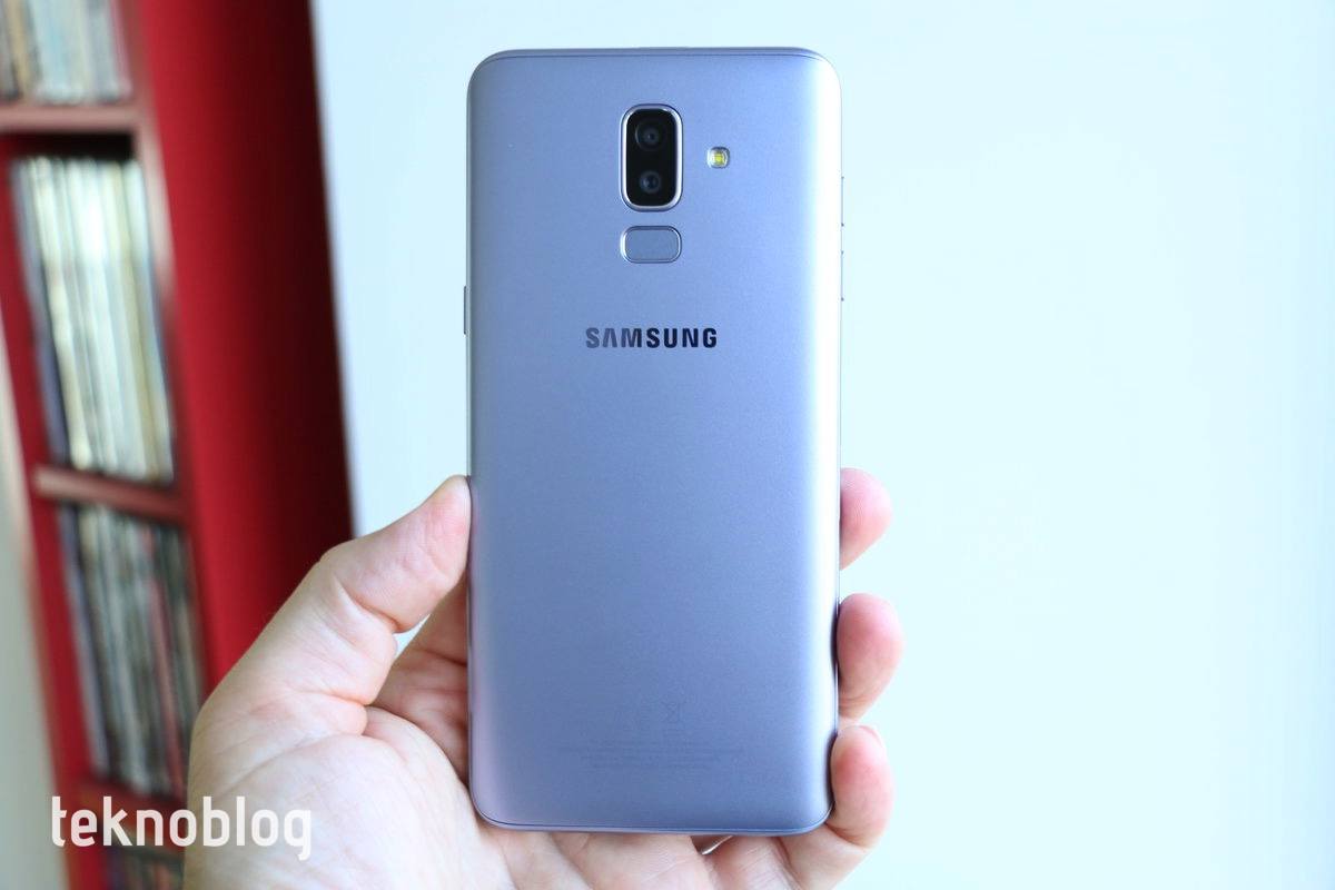 Video: Samsung Galaxy J8 Kutusundan Çıkıyor (Ön İnceleme)