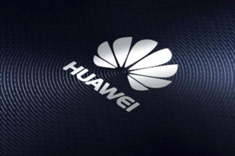 Huawei telefon üretiminde frene basıyor