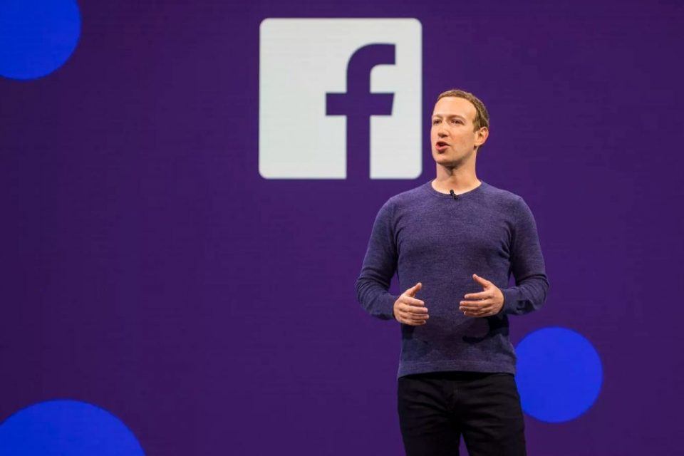 Facebook genel kurulunda Mark Zuckerberg için oylama zamanı