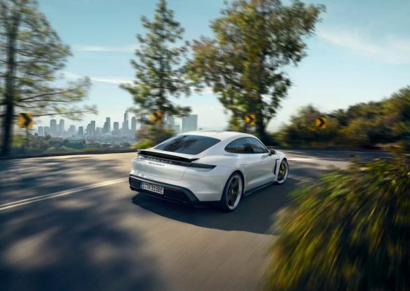 Porsche'nin ilk elektrikli otomobili Taycan resmen tanıtıldı
