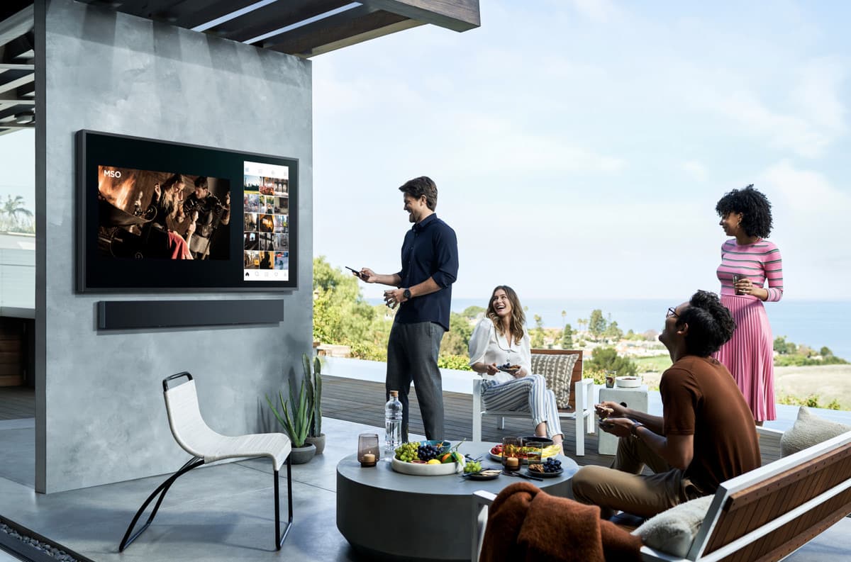 Samsung Terrace TV ve soundbar dış ortamda multimedya keyfini katlıyor