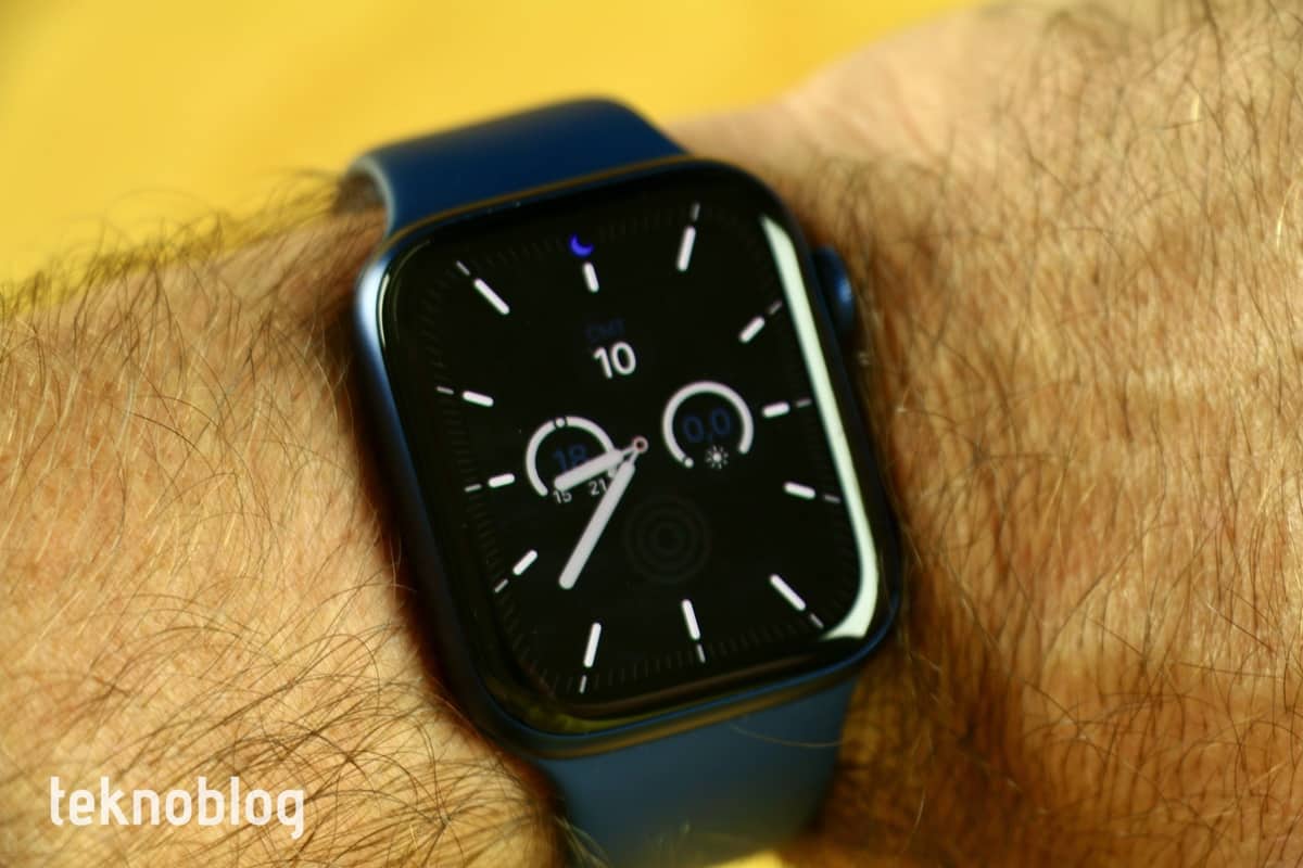 Apple Watch Series 6 ve Apple Watch SE Kutu Açılımı ve Ön İnceleme [Video]