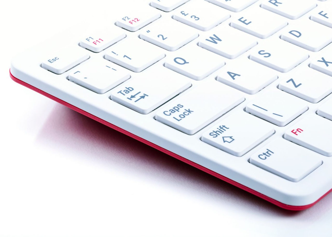 Raspberry Pi 400 içinde bilgisayar barındıran kompakt bir klavye