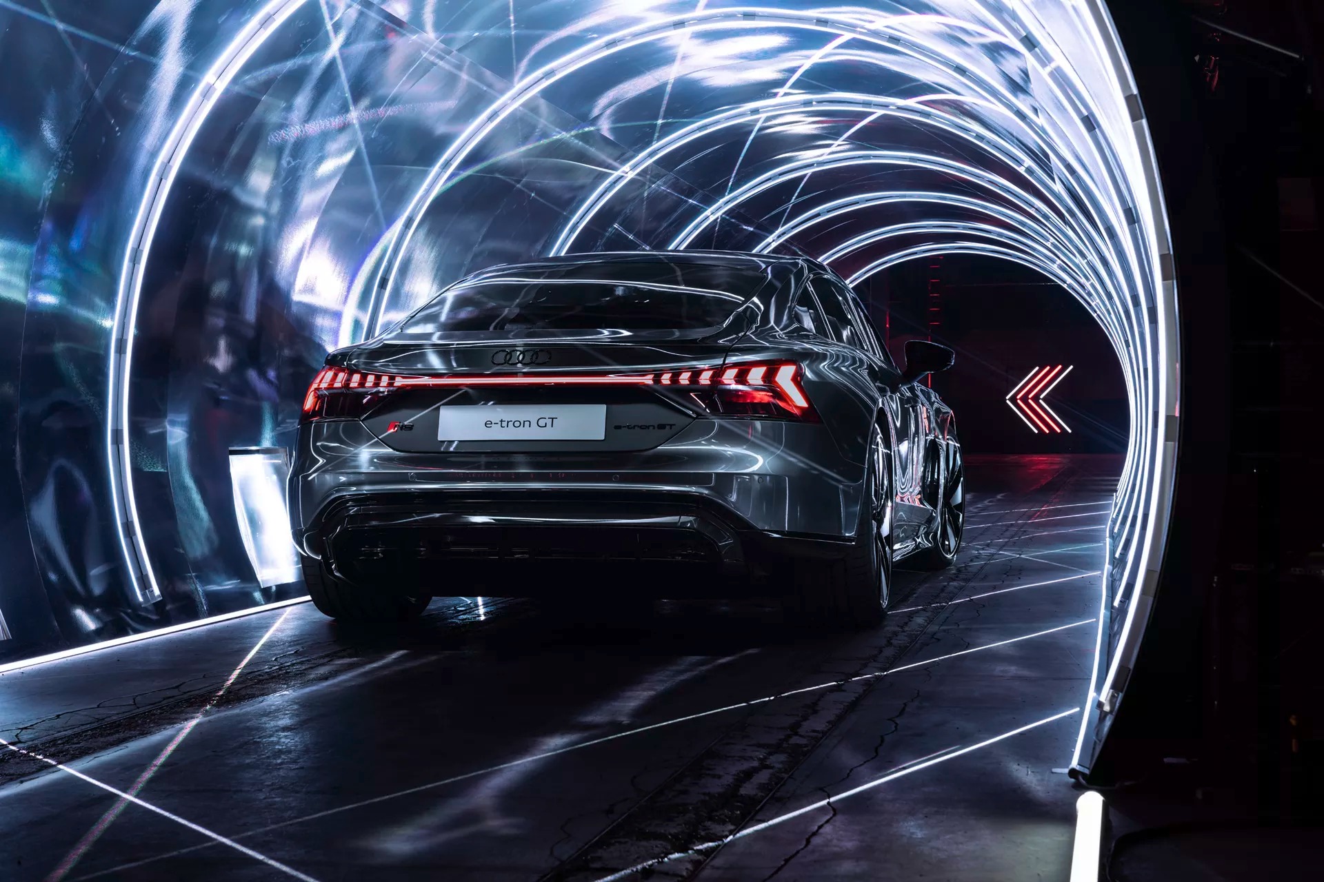 Audi Porsche teknolojili elektrikli otomobili E-Tron GT'yi tanıttı