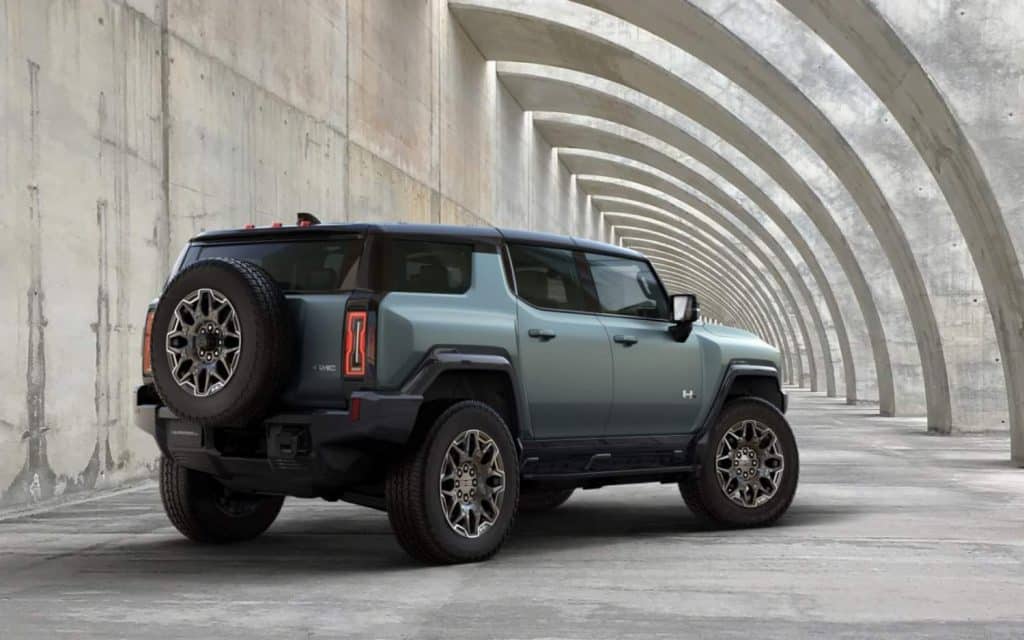 Hummer yeni elektrikli otomobilini tanıttı
