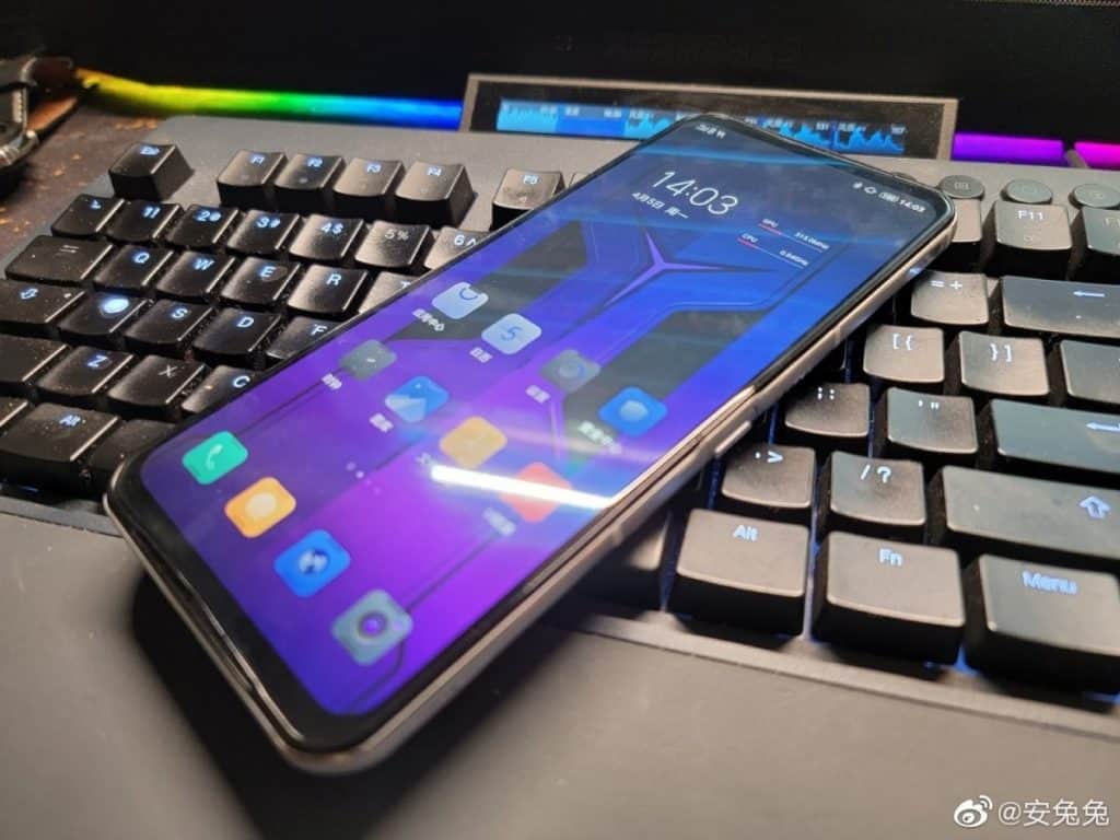 Lenovo Legion 2 Pro şimdi de canlı fotoğraflarda görüldü