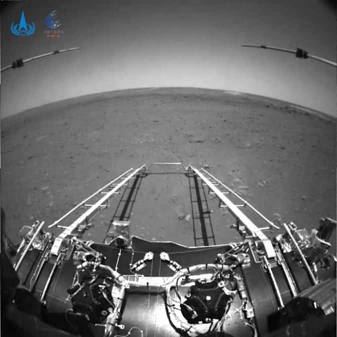 Çin'in Mars'a gönderdiği uzay aracından gelen ilk fotoğraflar yayınlandı