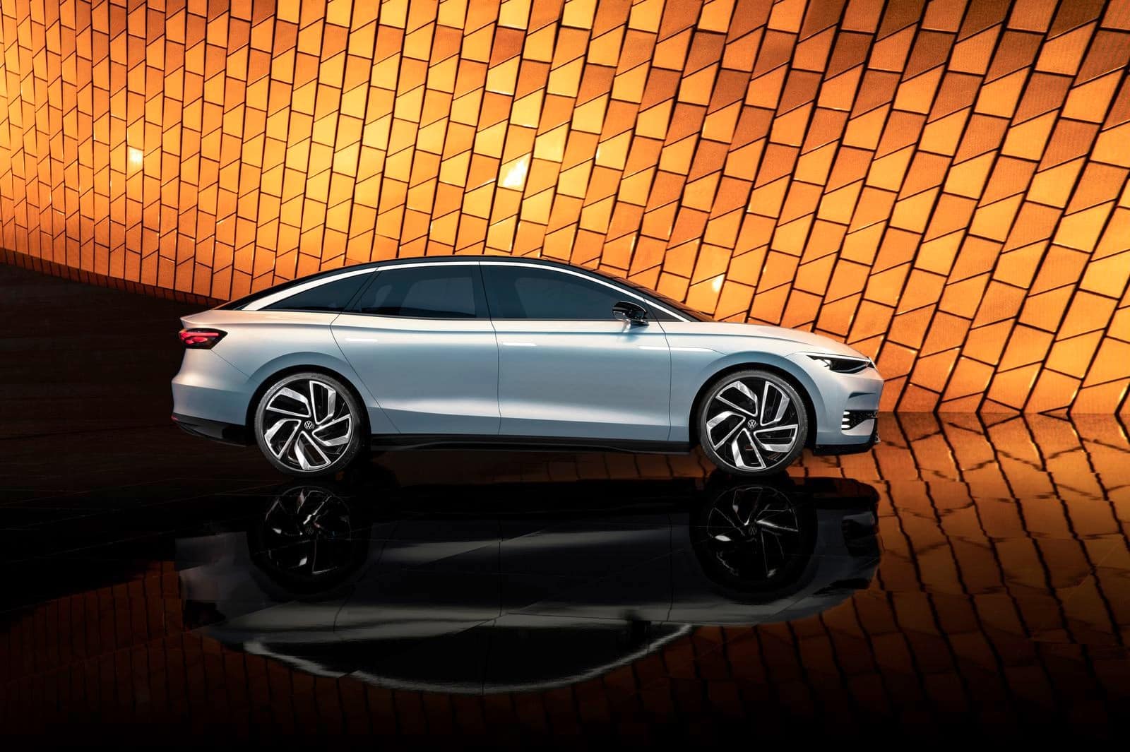 VW ID Aero elektrikli sedan konsept otomobilini tanıttı