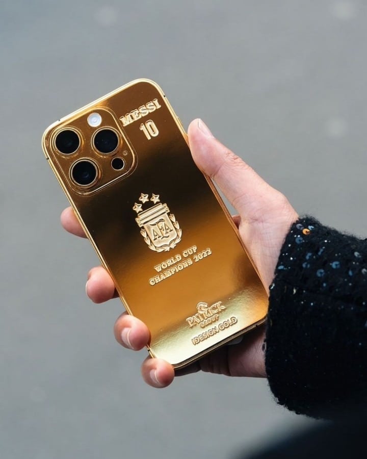 Lionel Messi Arjantin Milli Takımı'ndaki arkadaşlarına altın kaplama iPhone hediye etti