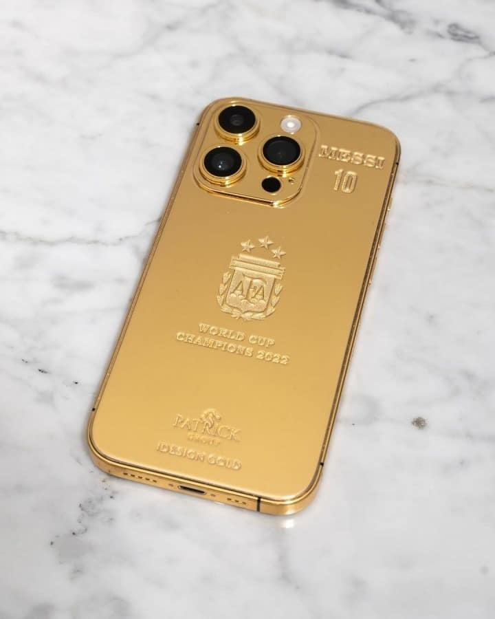 Lionel Messi Arjantin Milli Takımı'ndaki arkadaşlarına altın kaplama iPhone hediye etti