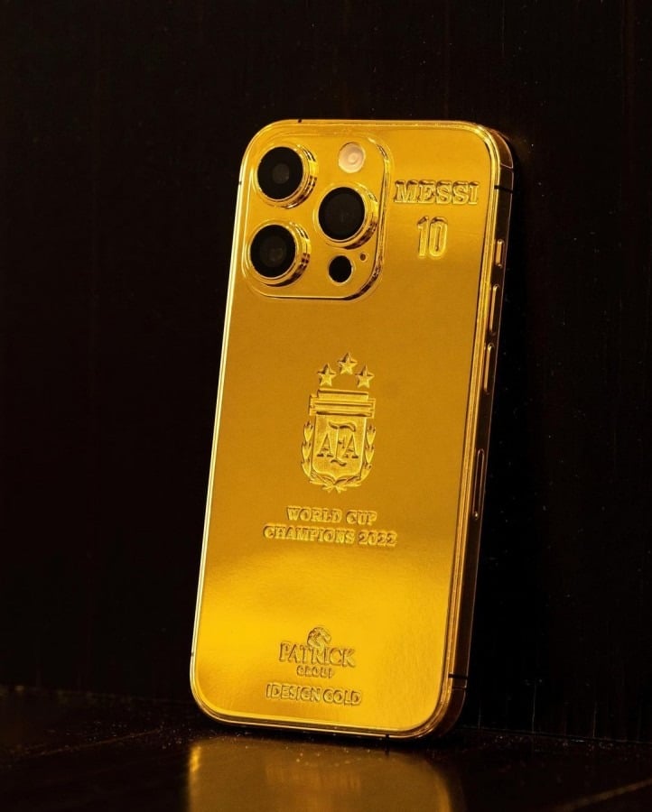 Lionel Messi Arjantin Milli Takımı'ndaki arkadaşlarına altın kaplama iPhone hediye etti
