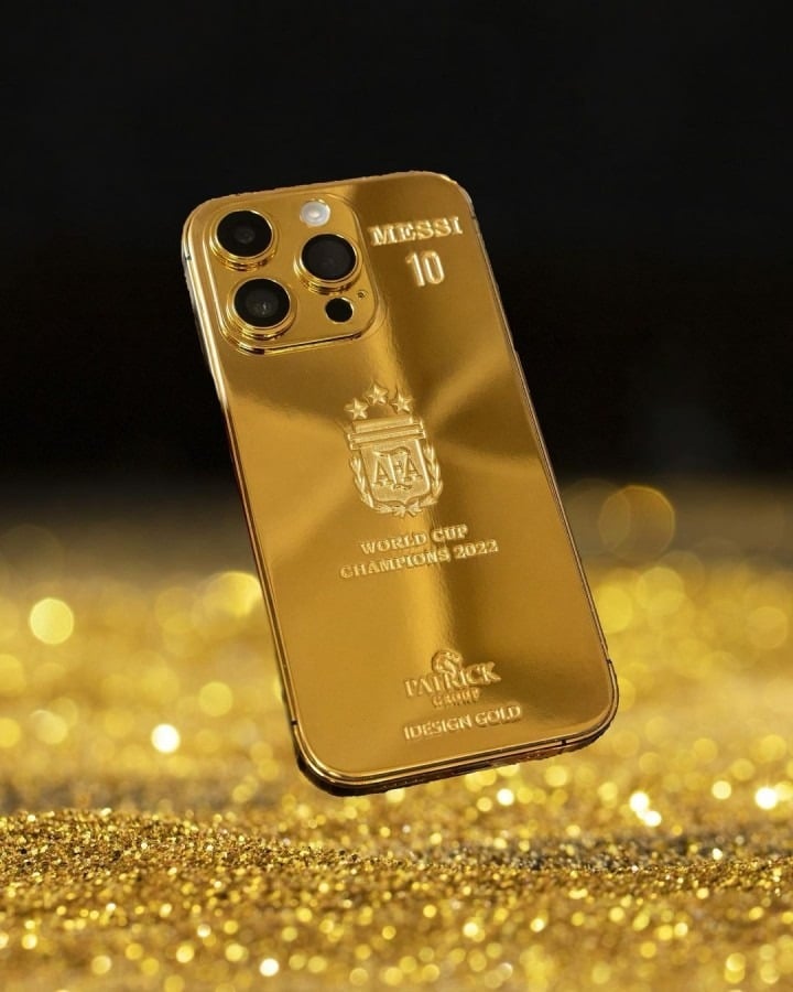 Lionel Messi Arjantin Milli Takımı'ndaki arkadaşlarına altın kaplama iPhone hediye etti