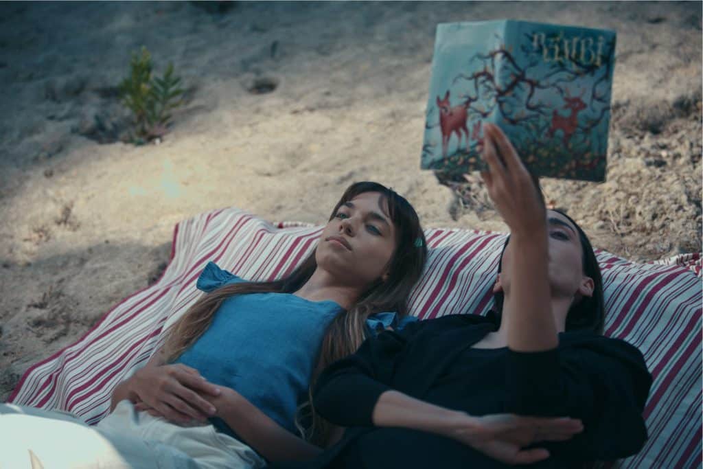 Netflix "Biz Kimden Kaçıyorduk Anne?" dizisinin yayın tarihini açıkladı