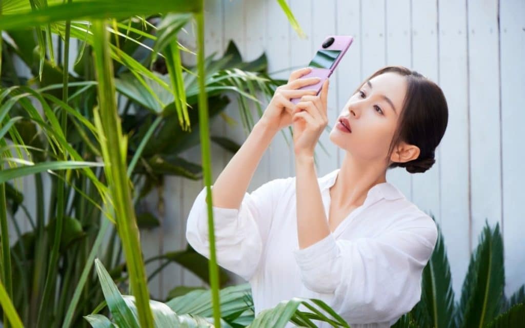 Katlanabilir ekranlı Vivo X Flip resmi fotoğraflarda görüldü