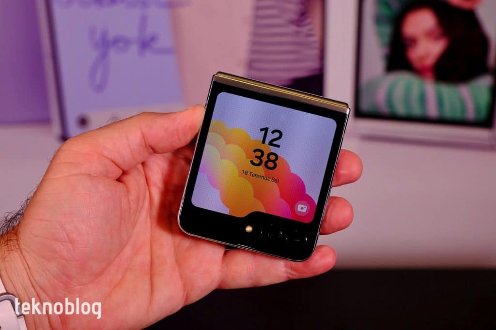 Galaxy Z Flip 5 resmiyet kazandı: Daha büyük ve kullanışlı bir kapak ekranıyla geliyor [Ön İnceleme]