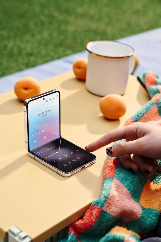 Galaxy Z Flip 5 resmiyet kazandı: Daha büyük ve kullanışlı bir kapak ekranıyla geliyor [Ön İnceleme]