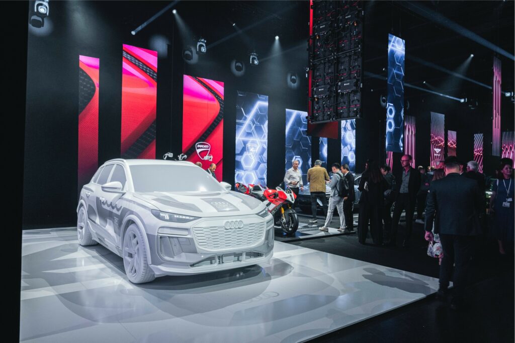 Audi elektrikli otomobil yolculuğunun en yeni üyelerini sergiliyor