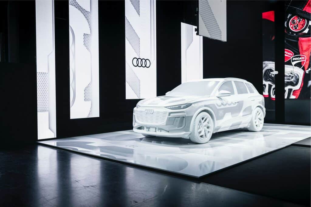 Audi elektrikli otomobil yolculuğunun en yeni üyelerini sergiliyor