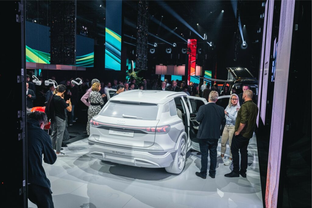 Audi elektrikli otomobil yolculuğunun en yeni üyelerini sergiliyor