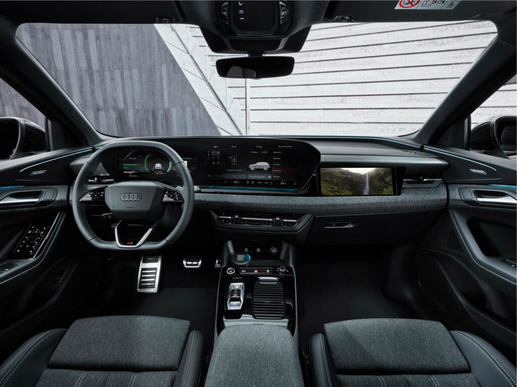Audi elektrikli otomobil yolculuğunun en yeni üyelerini sergiliyor