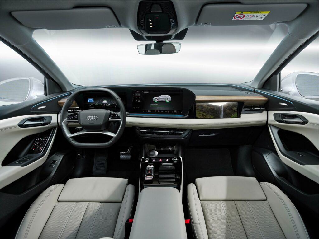 Audi elektrikli otomobil yolculuğunun en yeni üyelerini sergiliyor