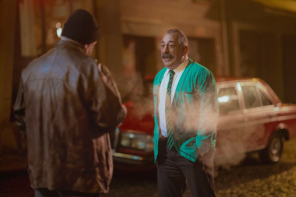 Netflix Cem Yılmaz imzalı Do Not Disturb filminin fragmanını ve ilk görsellerini paylaştı