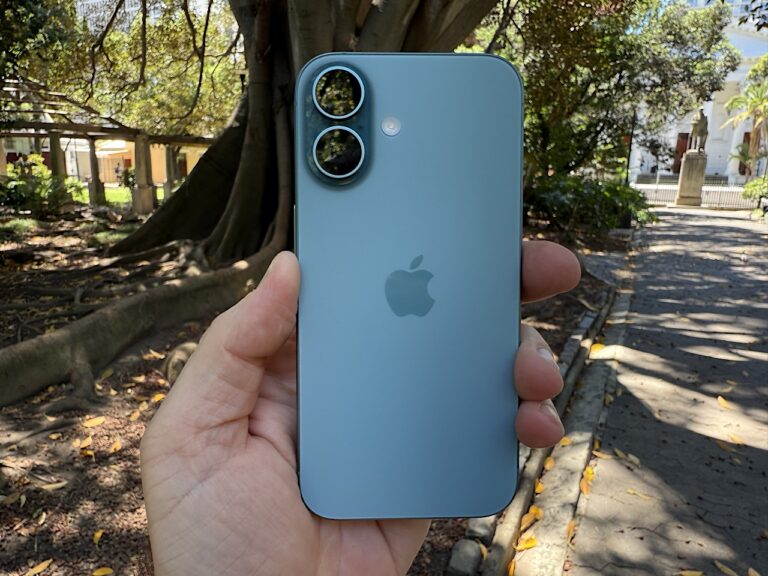 iPhone 16