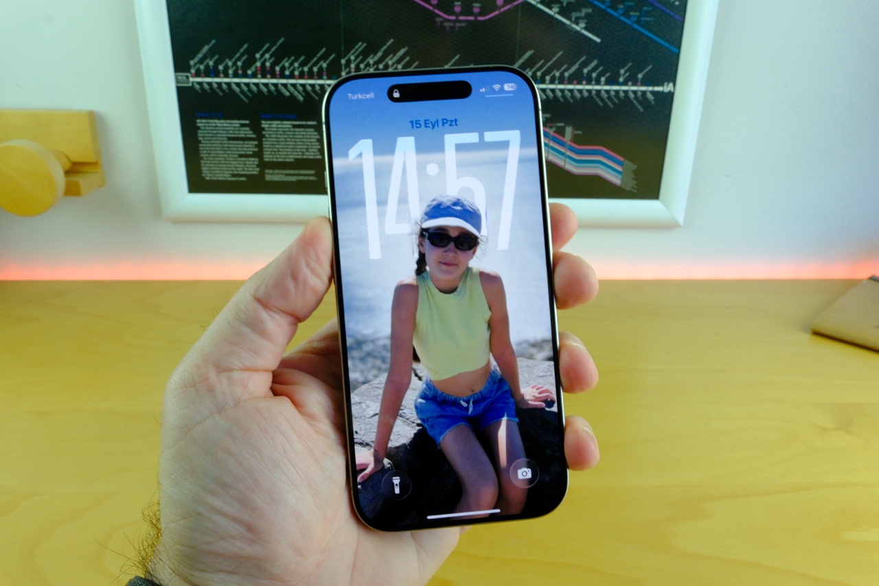 Cam dokunuş, akıllı iletişim: iOS 26 İncelemesi