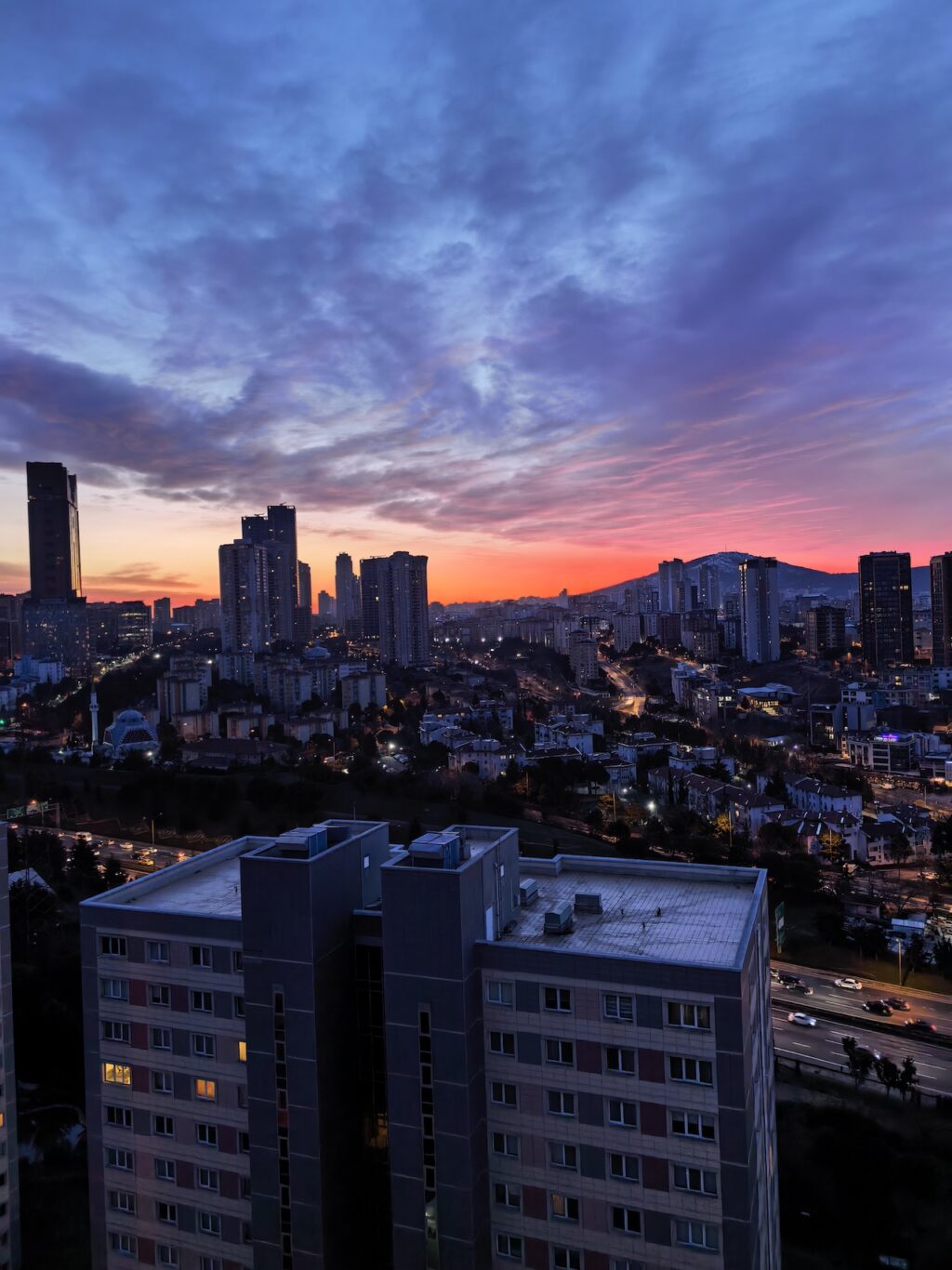 Katlanabilir, ama ödün vermeyen bir amiral gemisi mi? Huawei Mate X7 İncelemesi